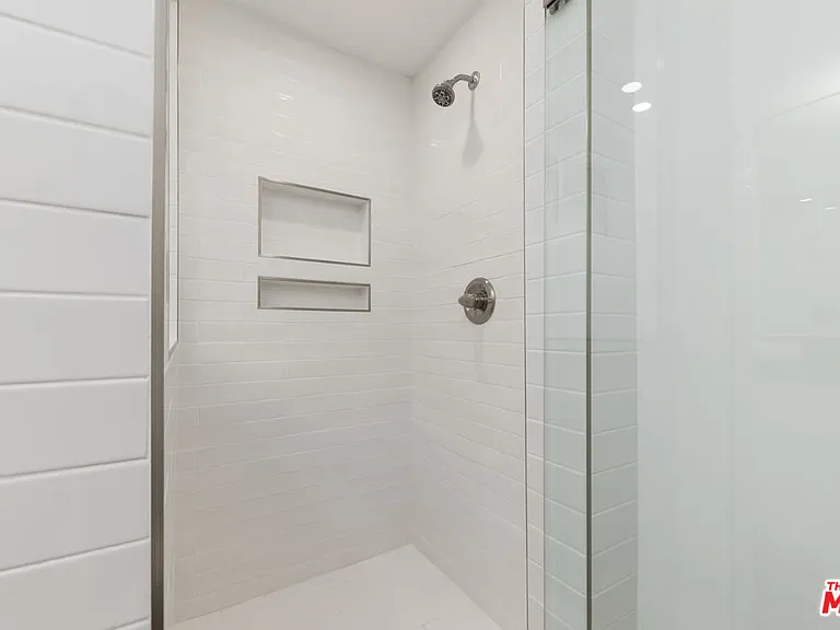 8911 Cynthia St #10 — Photo 13