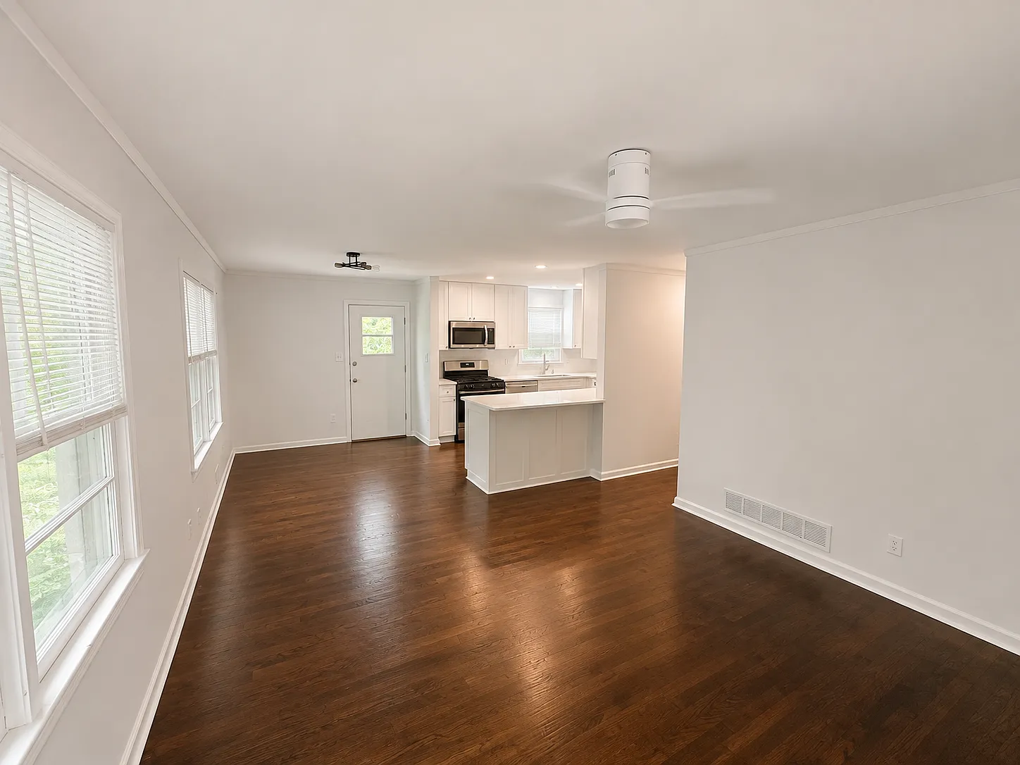 3 bed, 1100 sqft, $1,750 — Photo 2