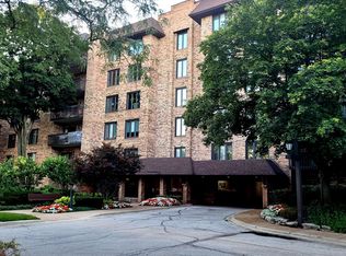 3810 Mission Hills Rd APT 202, Northbrook, IL 60062