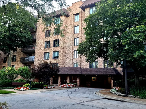 3810 Mission Hills Rd APT 202, Northbrook, IL 60062