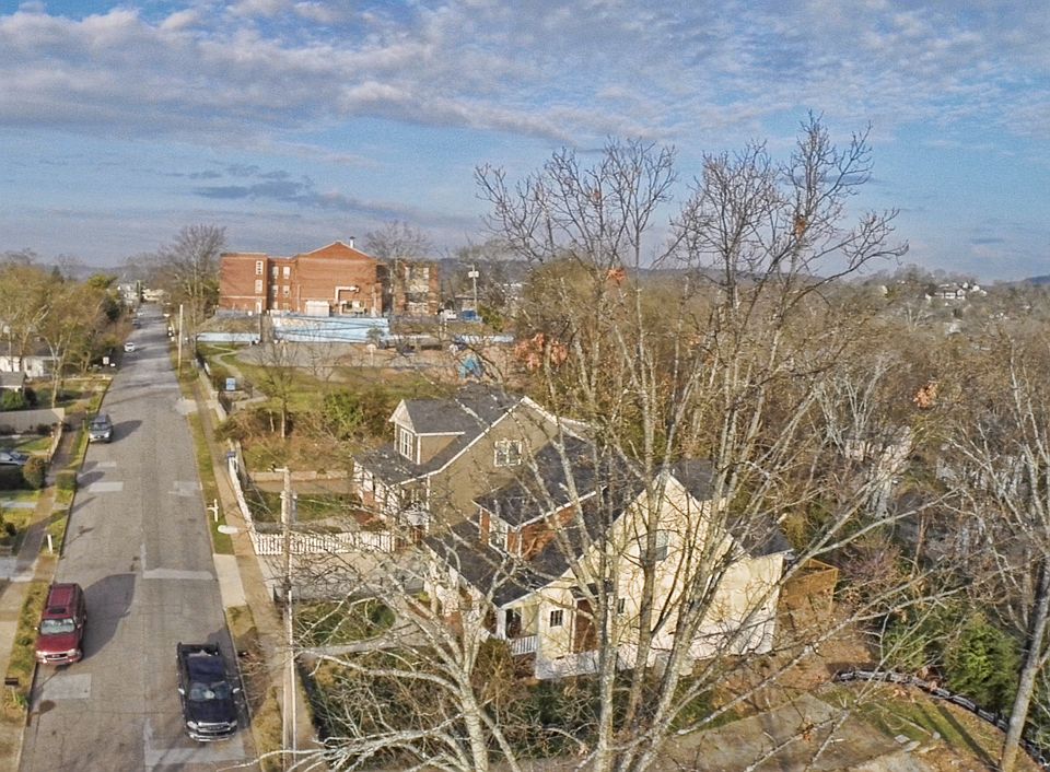 1st image of 1027 Garnett Ave