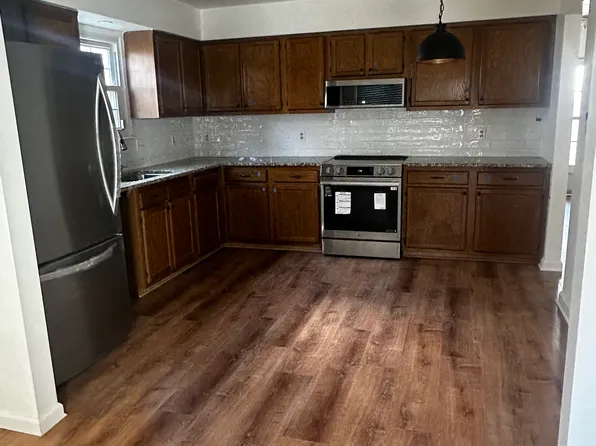 1884 Gershwin Dr, Virginia Beach, VA 23454