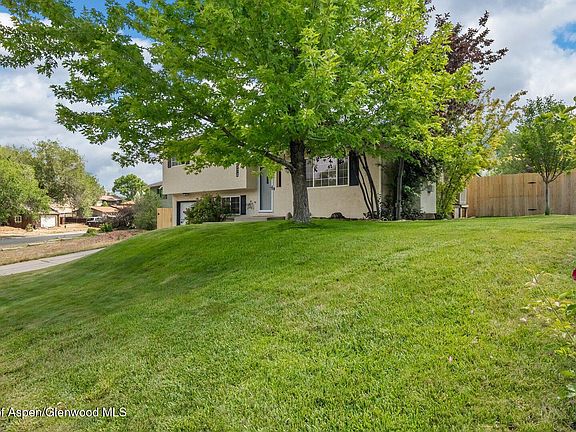 2nd image of 774 Buckeye Ct