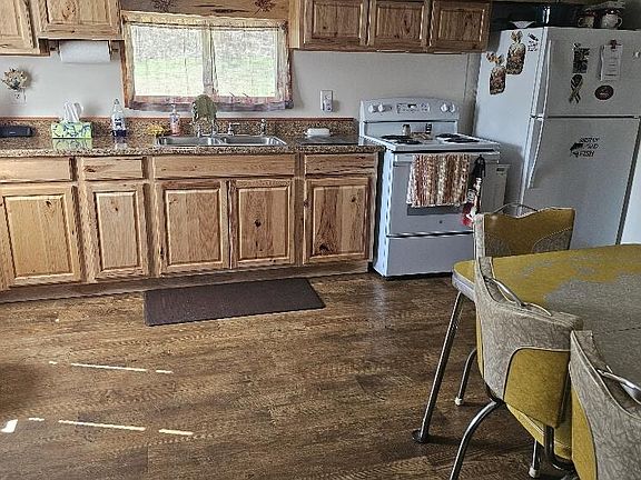 2nd image of 186 Holes Rd