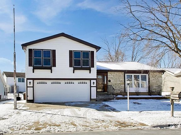 2nd image of 285 Loveland Dr