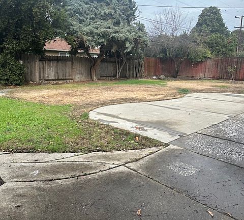3rd image of 7727 Oakcreek Dr