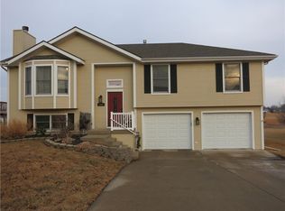 1006 Rosewood Dr, Cameron, MO 64429
