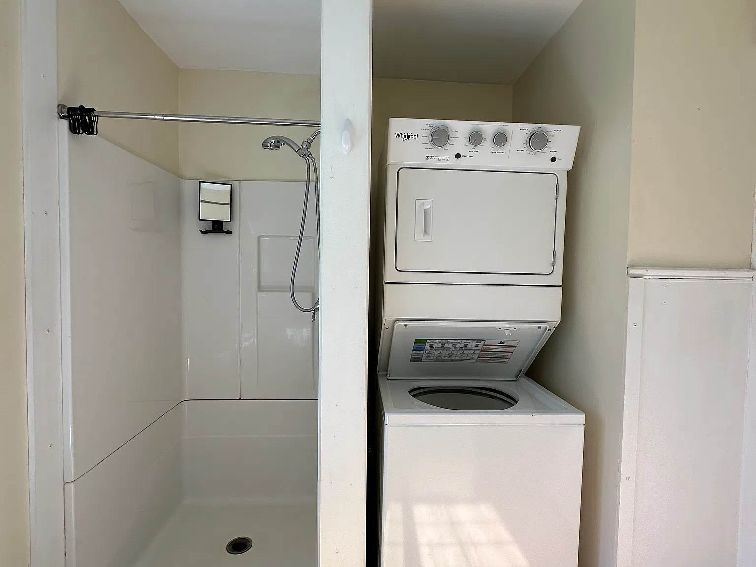 2 bed, 860 sqft, $1,800 — Photo 2