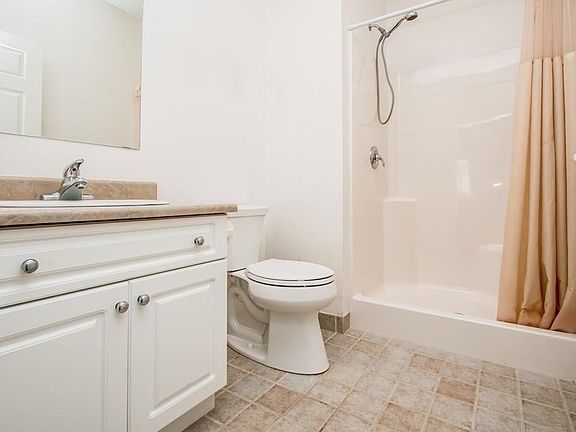 5th image of 8 Walnut St Unit 404