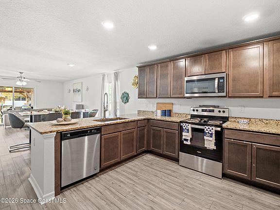 4th image of 526 Hancock St SW