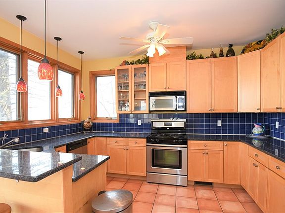 2nd image of 703 E Lake Front Dr