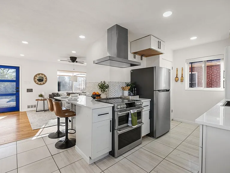4535 Vallejo St — Photo 3