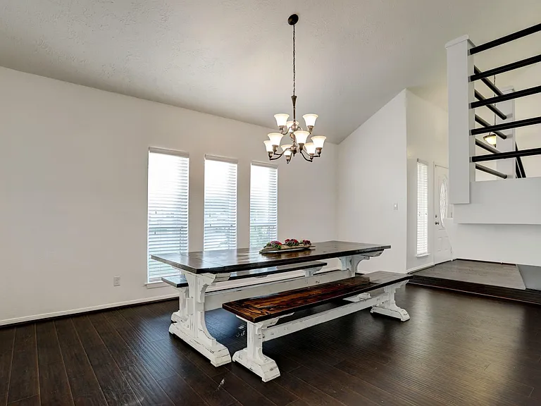 121 Misty Brook Ln — Photo 6