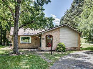 2313 Burnette Dr, Greensboro, NC 27406
