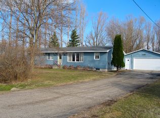 520 E 5th St, Kanawha, IA 50447