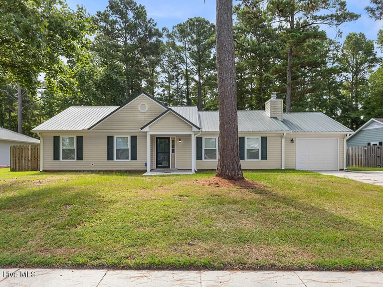 111 Silver Leaf Dr — Photo 1