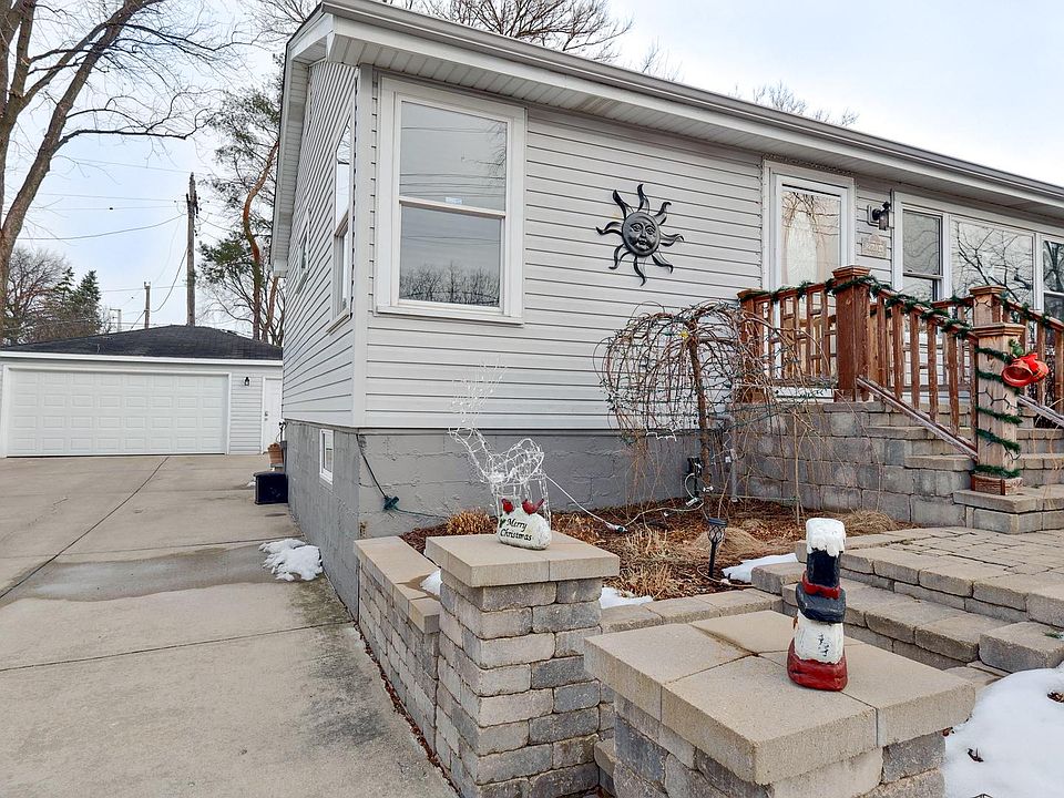 1st image of 2604 Burlington Ave