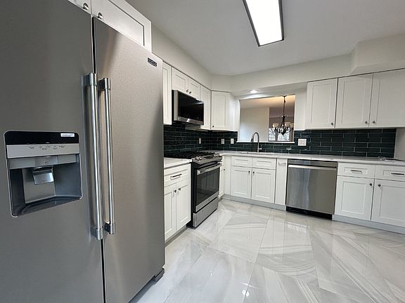 5th image of 14560 Woodgate Manor Cir