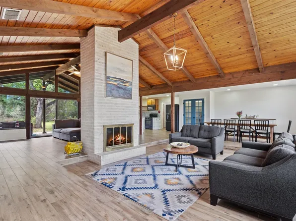 121 Merrywood Ln, San Marcos, TX 78666