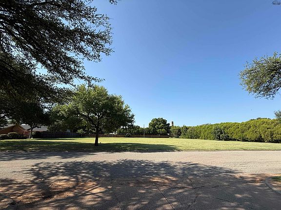 4th image of 2311 Irving Pl