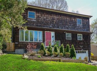 62 Pershing Ave, Locust Valley, NY 11560