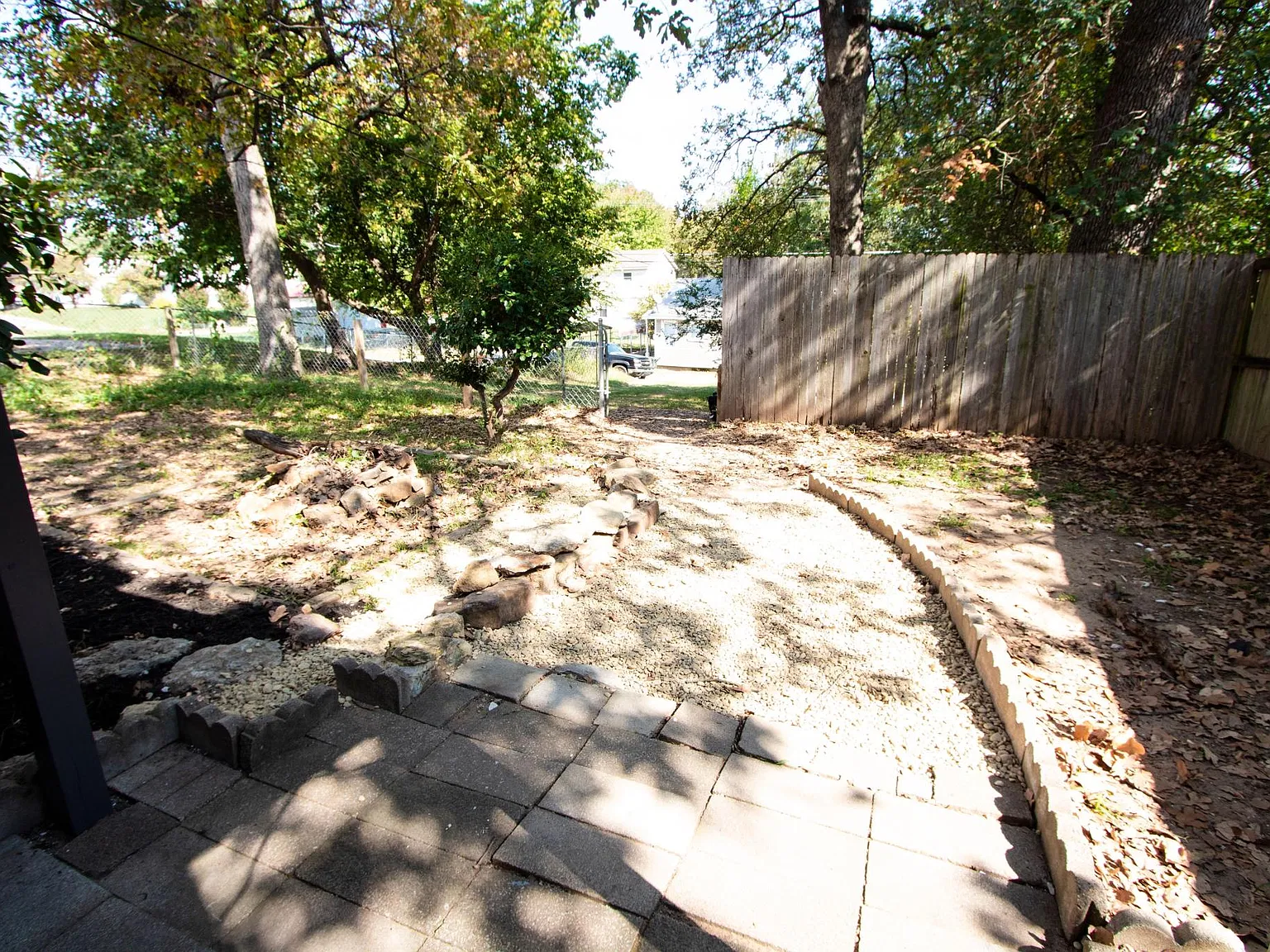 905 N Wilson Ave — Photo 2