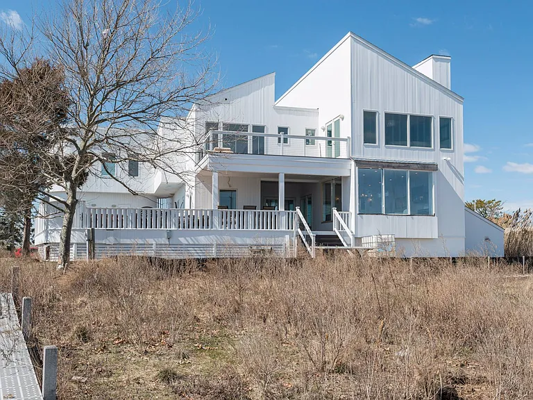 22 Stokes Ln — Photo 2
