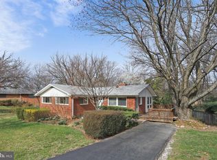 3806 Woodburn Rd, Annandale, VA 22003