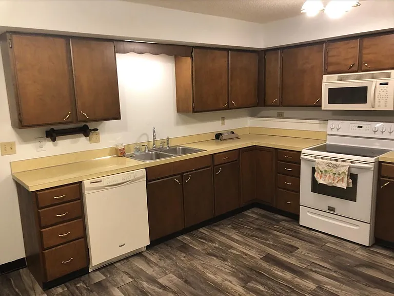 kitchen,lower level