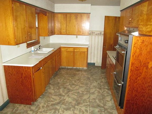 5th image of 202 North Gln