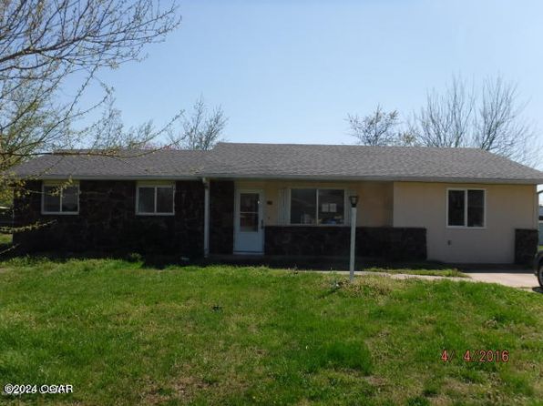 218 W Maverick St