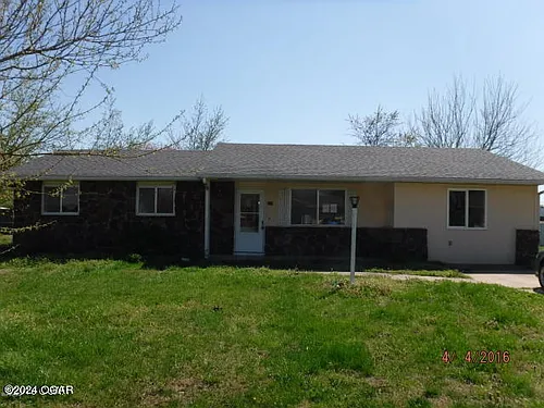 218 W Maverick St Photo 1