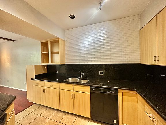 5th image of 101 Market St Unit 102