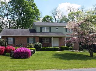 9 Clover Ln, Mechanicsburg, PA