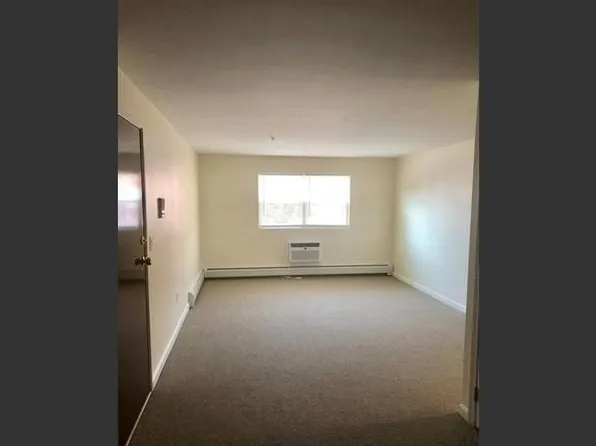 361 Hildreth St APT 24, Lowell, MA 01850
