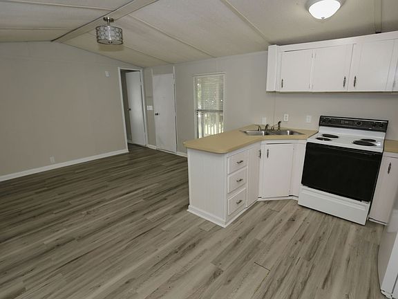 2nd image of 707 Francis St E Lot C1