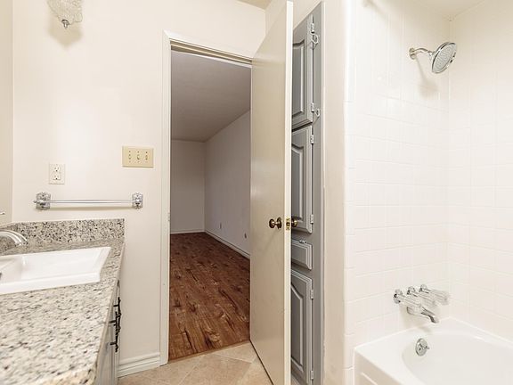 2nd image of 6909 Forestview Dr