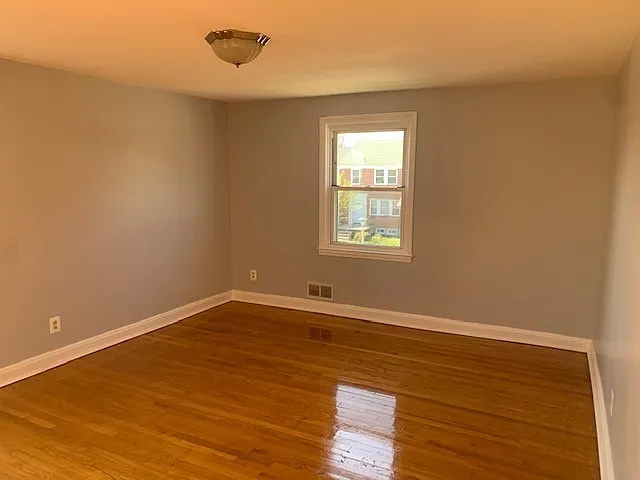 1515 E 36th St — Photo 12