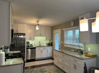 575 Amherst Ln, Hoffman Estates, IL 60169