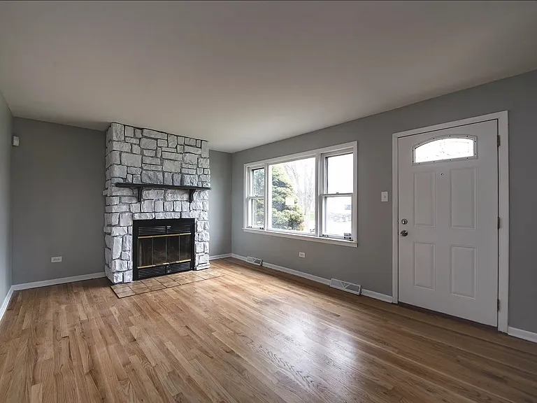 16450 Roy St — Photo 2
