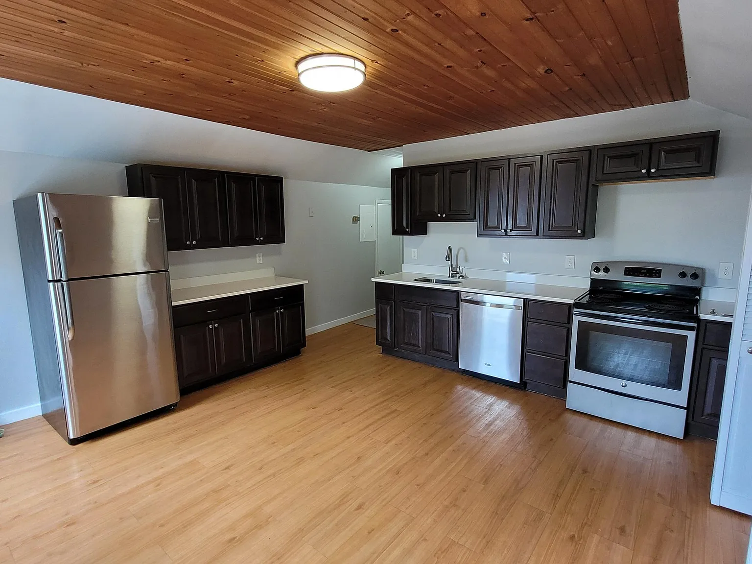 6 Howard Ave — Photo 2