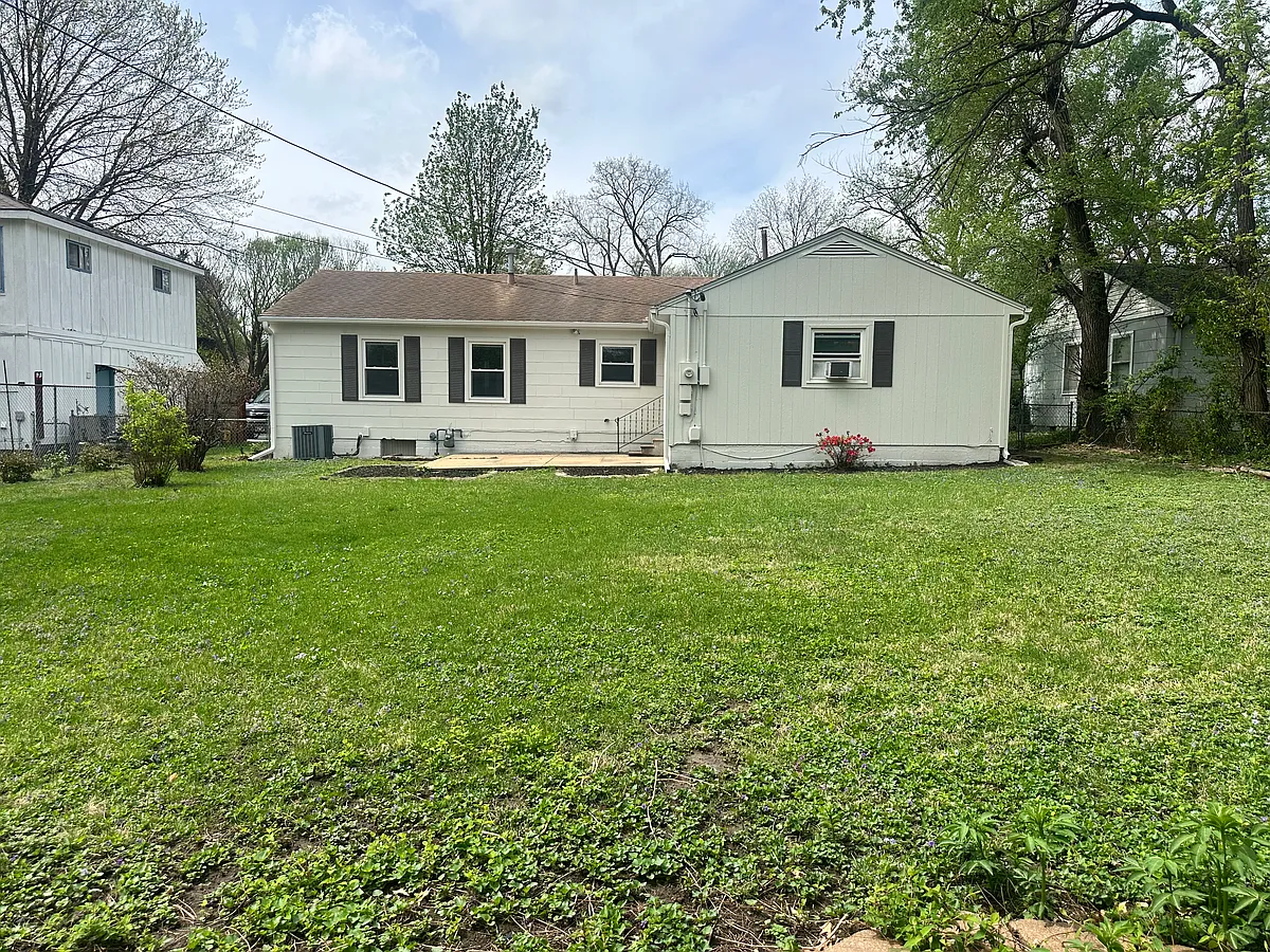 Building Photo - 7315 Maple St