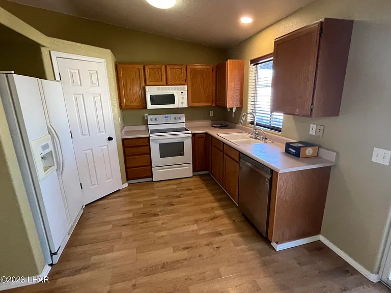 2557 Palisades Dr — Photo 6
