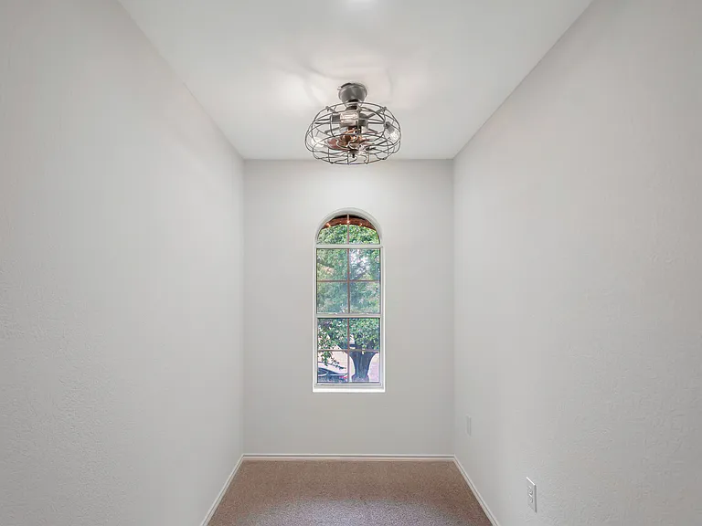 1622 Abbey Ln — Photo 33