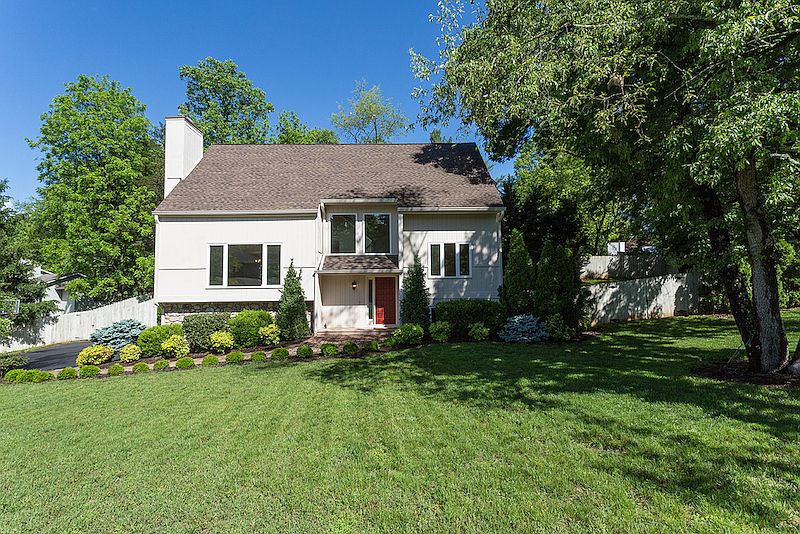 1st image of 2501 Hollowdale Dr