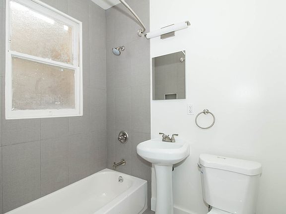 5th image of 3210 Gough St APT 204