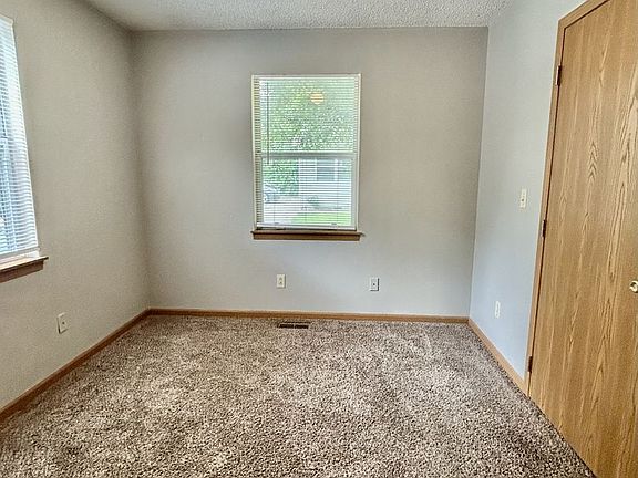4th image of 812 E Jackson St APT C