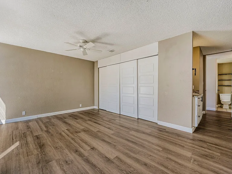 2500 S York St — Photo 13