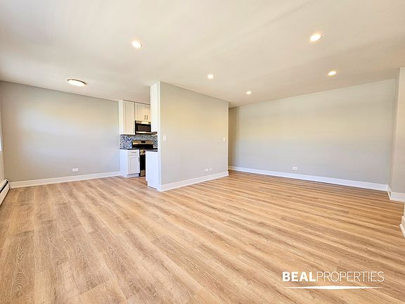 5th image of 530 W Aldine Ave #1B-1Ba