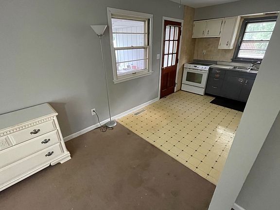5th image of 205 John St